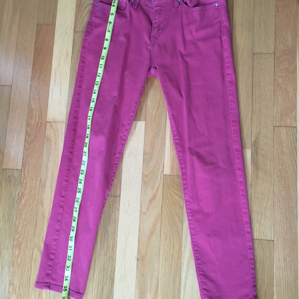 Ladies Barn Red Levi’s ankle jeans